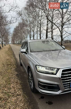 Позашляховик / Кросовер Audi Q7 2018 в 