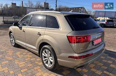 Внедорожник / Кроссовер Audi Q7 2017 в 
