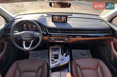 Внедорожник / Кроссовер Audi Q7 2017 в 