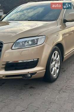 Позашляховик / Кросовер Audi Q7 2007 в 
