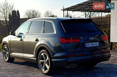 Внедорожник / Кроссовер Audi Q7 2017 в Ровно