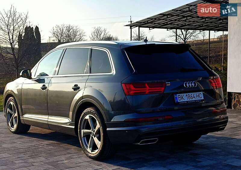 Внедорожник / Кроссовер Audi Q7 2017 в Ровно