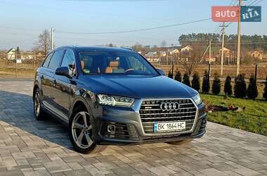 Позашляховик / Кросовер Audi Q7 2017 в Рівному