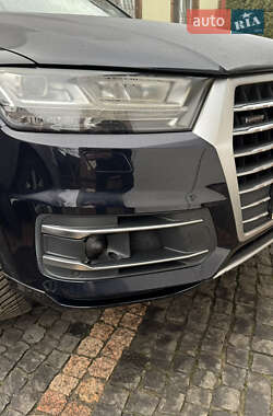 Позашляховик / Кросовер Audi Q7 2017 в 