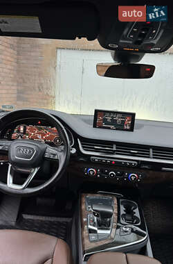 Позашляховик / Кросовер Audi Q7 2017 в 