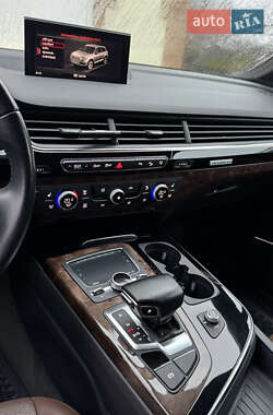 Позашляховик / Кросовер Audi Q7 2017 в 