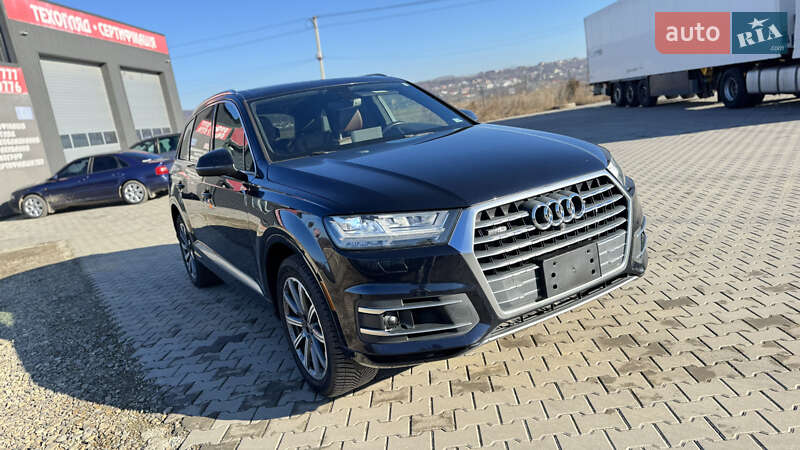 Позашляховик / Кросовер Audi Q7 2017 в 