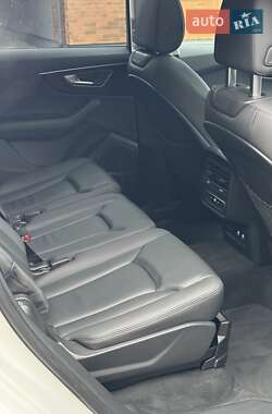 Внедорожник / Кроссовер Audi Q7 2022 в 