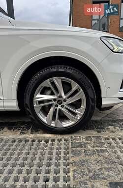 Внедорожник / Кроссовер Audi Q7 2022 в 