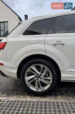 Внедорожник / Кроссовер Audi Q7 2022 в 