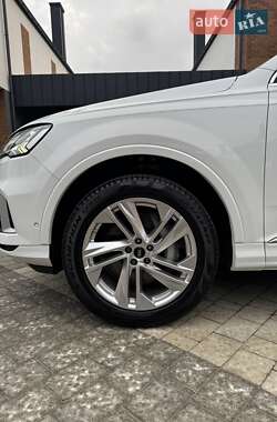 Внедорожник / Кроссовер Audi Q7 2022 в 