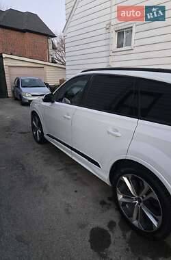 Внедорожник / Кроссовер Audi Q7 2020 в 