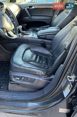 Внедорожник / Кроссовер Audi Q7 2015 в 