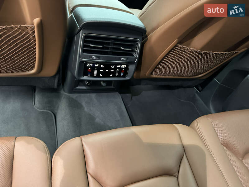 Позашляховик / Кросовер Audi Q7 2020 в Жовкві