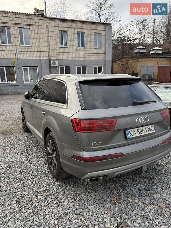 Позашляховик / Кросовер Audi Q7 2017 в Києві