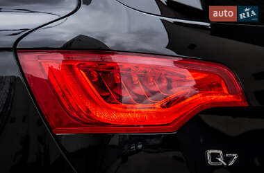 Позашляховик / Кросовер Audi Q7 2015 в 