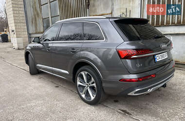 Внедорожник / Кроссовер Audi Q7 2021 в 