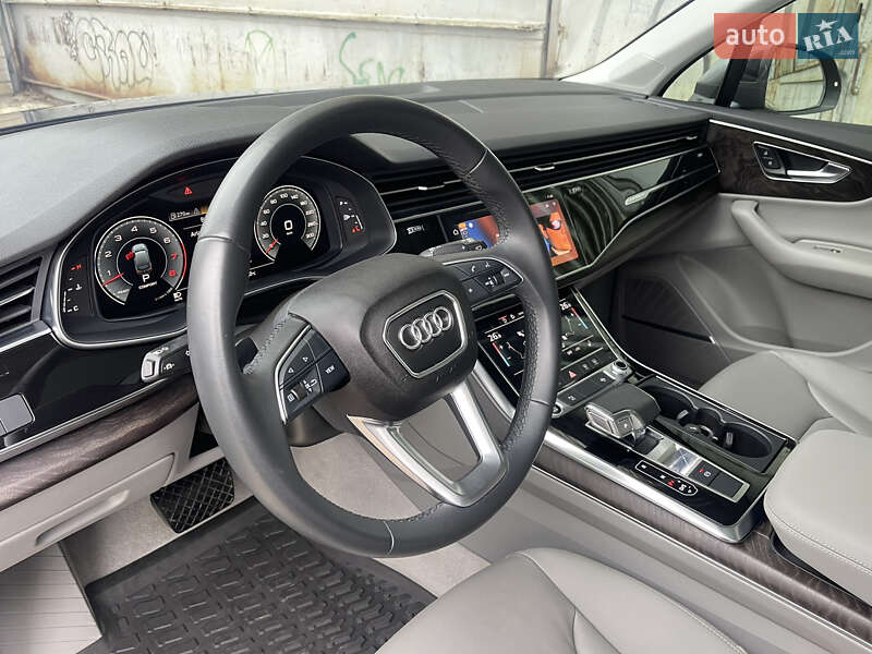 Внедорожник / Кроссовер Audi Q7 2021 в Киеве
