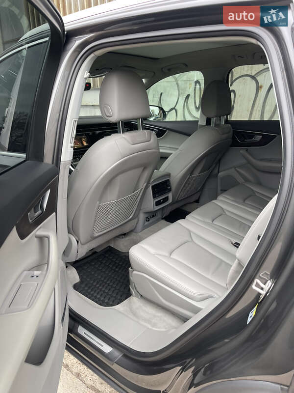Внедорожник / Кроссовер Audi Q7 2021 в Киеве