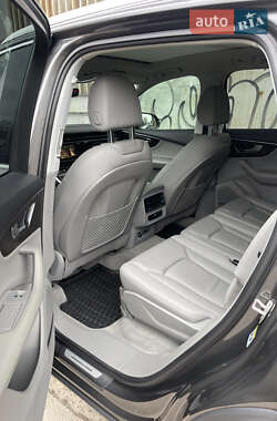 Внедорожник / Кроссовер Audi Q7 2021 в 