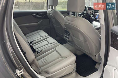 Внедорожник / Кроссовер Audi Q7 2021 в 