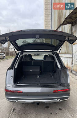 Внедорожник / Кроссовер Audi Q7 2021 в 