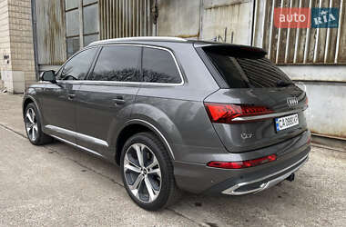 Внедорожник / Кроссовер Audi Q7 2021 в 