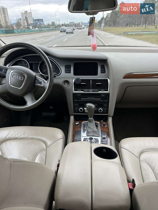 Позашляховик / Кросовер Audi Q7 2010 в Києві