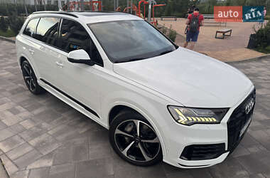 Позашляховик / Кросовер Audi Q7 2019 в 
