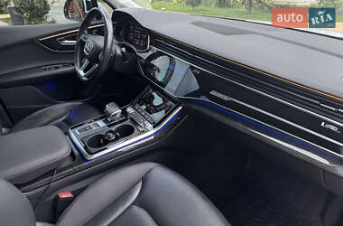Позашляховик / Кросовер Audi Q7 2019 в 