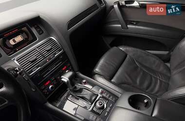 Позашляховик / Кросовер Audi Q7 2010 в 