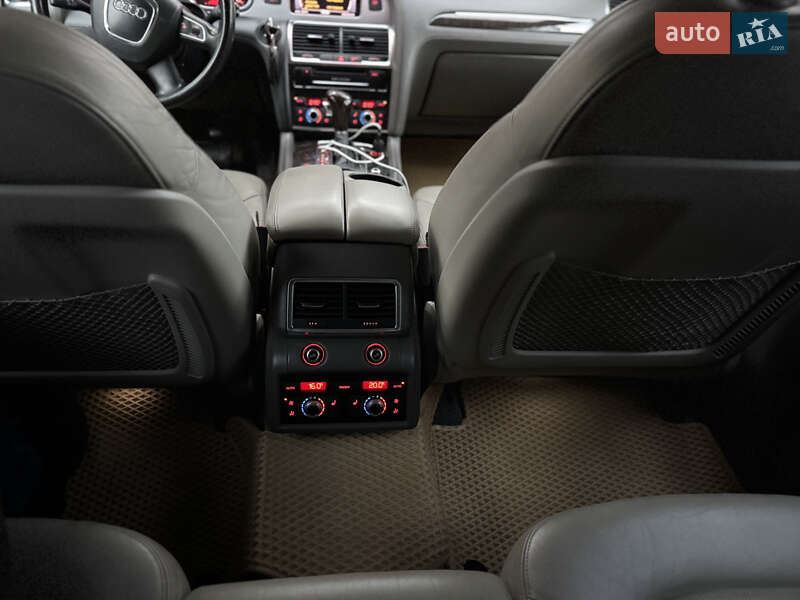 Позашляховик / Кросовер Audi Q7 2010 в Чернігові