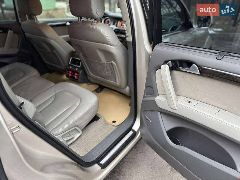 Позашляховик / Кросовер Audi Q7 2010 в Чернігові