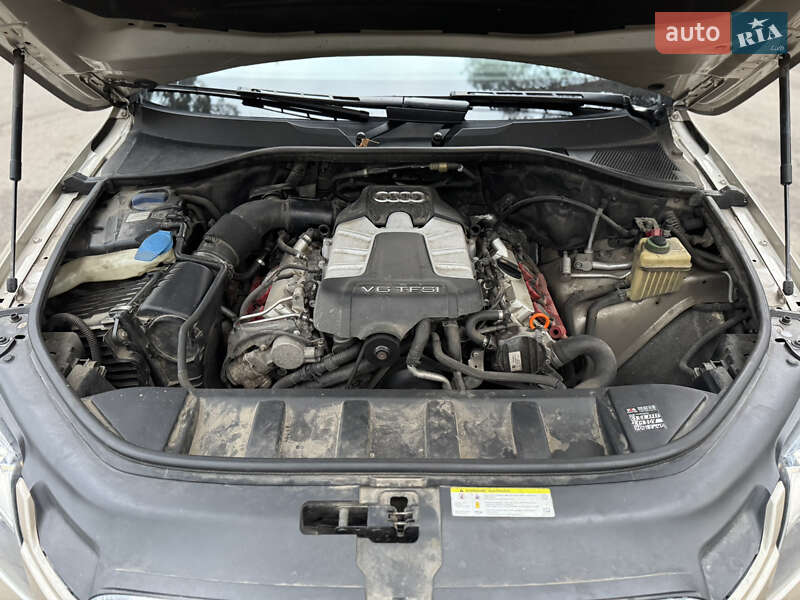 Позашляховик / Кросовер Audi Q7 2010 в Чернігові