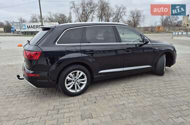 Внедорожник / Кроссовер Audi Q7 2015 в 