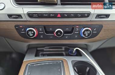 Внедорожник / Кроссовер Audi Q7 2015 в 