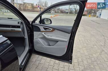 Внедорожник / Кроссовер Audi Q7 2015 в 