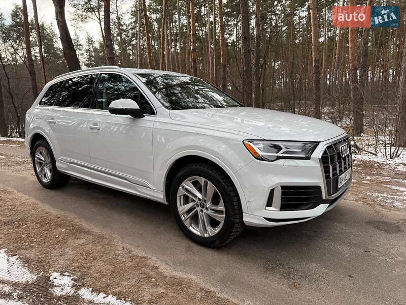 Внедорожник / Кроссовер Audi Q7 2021 в 