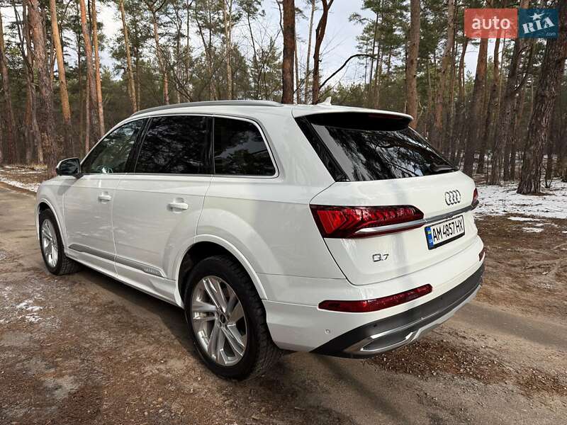 Внедорожник / Кроссовер Audi Q7 2021 в Киеве