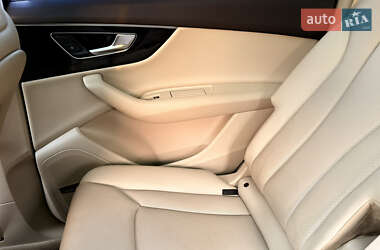 Внедорожник / Кроссовер Audi Q7 2016 в 
