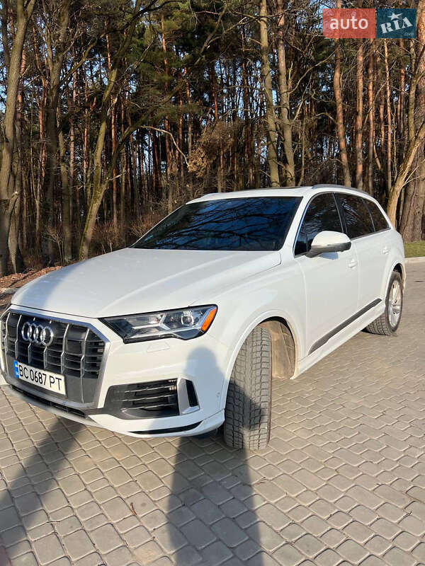 Внедорожник / Кроссовер Audi Q7 2021 в 