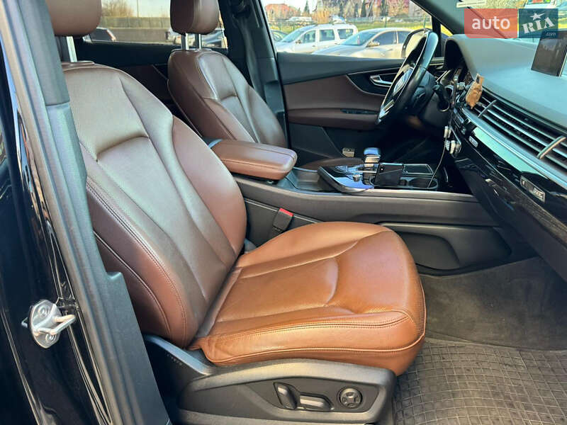Позашляховик / Кросовер Audi Q7 2016 в Львові