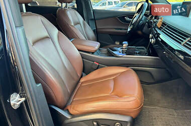 Внедорожник / Кроссовер Audi Q7 2016 в 