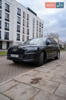 Позашляховик / Кросовер Audi Q7 2021 в Дніпрі