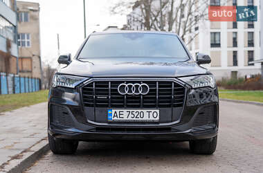 Позашляховик / Кросовер Audi Q7 2021 в Дніпрі