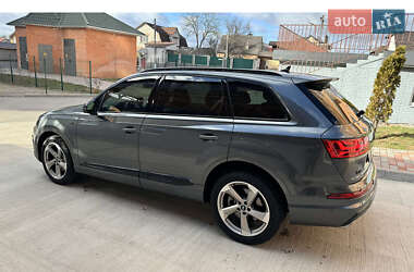 Позашляховик / Кросовер Audi Q7 2018 в 