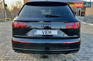 Внедорожник / Кроссовер Audi Q7 2016 в 
