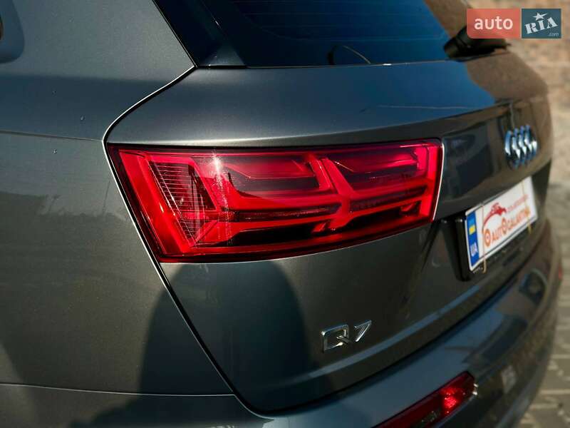 Позашляховик / Кросовер Audi Q7 2015 в Одесі