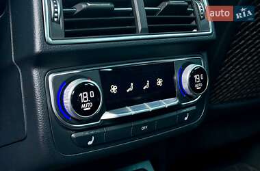 Позашляховик / Кросовер Audi Q7 2015 в 