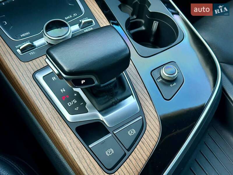 Позашляховик / Кросовер Audi Q7 2015 в Одесі